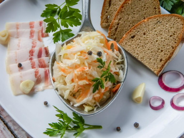 Fast crispy cabbage in a jar, pickled