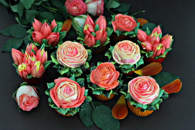 Cupcakes cupcakes Roses with cream