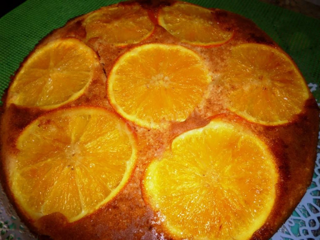 Orange juice pie with sugar syrup