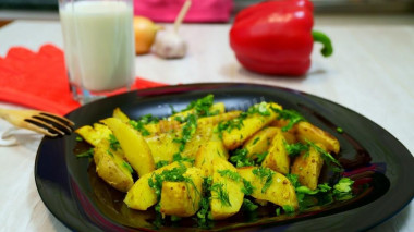 Baked potatoes with crust with sauce