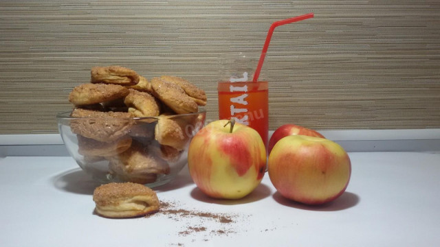 Cookies with apples and cinnamon on sour cream