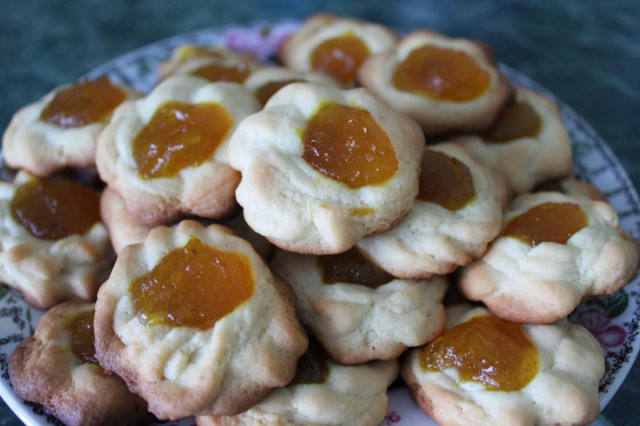 Kurabye cookies with jam