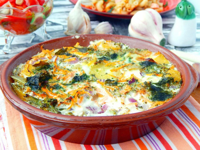 Baked vegetables in sour cream