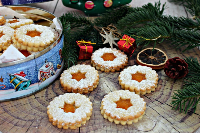 Linzer cookies