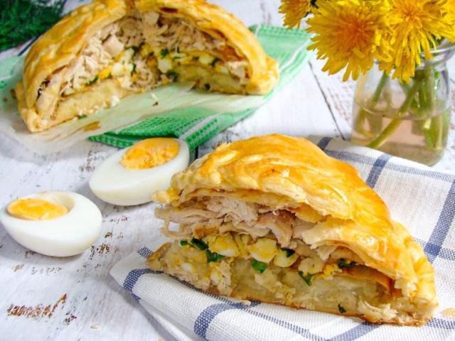 Chicken coop with potatoes and puff pastry chicken in the oven