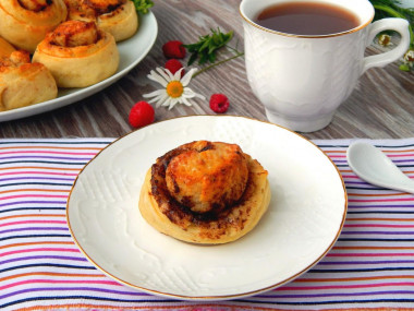 Yeast buns with cinnamon dough in a bread maker