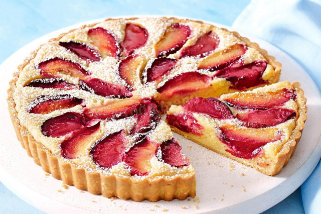 Plum tart