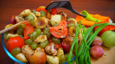 Baked chicken with fruits and vegetables