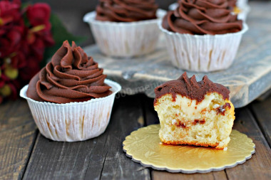 Vanilla cupcakes with Boston cream