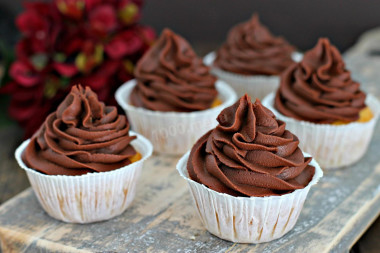 Vanilla cupcakes with Boston cream