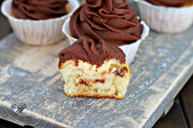 Vanilla cupcakes with Boston cream