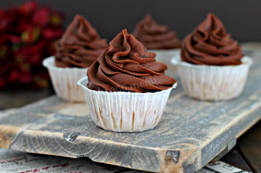 Vanilla cupcakes with Boston cream