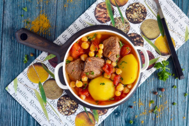 Azerbaijani beef Bozbash with chickpeas