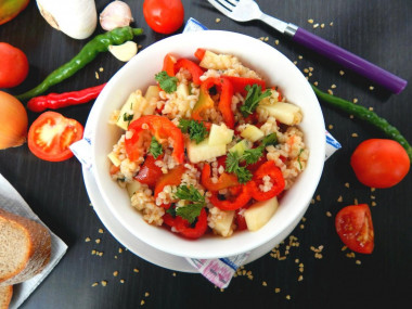 Salad with bulgur and vegetables