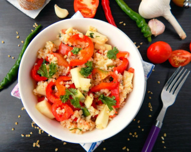 Salad with bulgur and vegetables