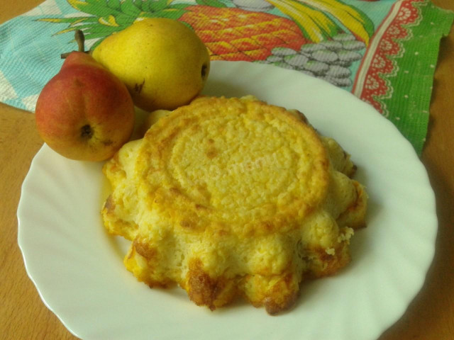 Casserole with corn grits, apples and carrots