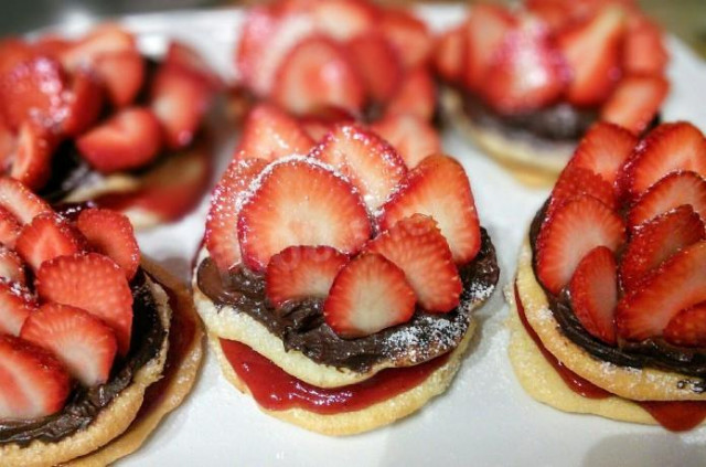 Strawberry Mini cakes