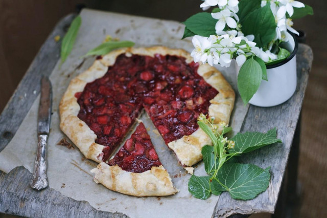 Biscuit with strawberries