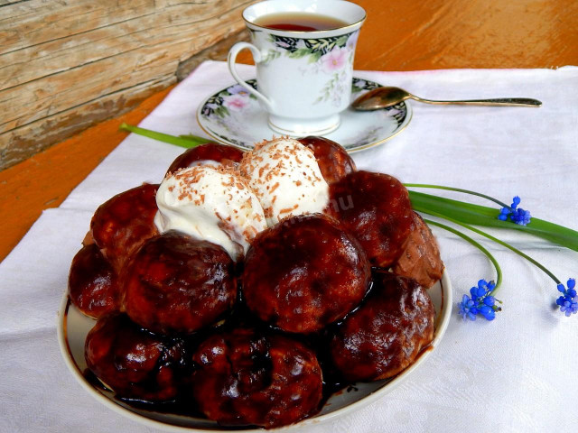 Capercaillie's Nest cake with sour cream