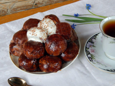 Capercaillie's Nest cake with sour cream