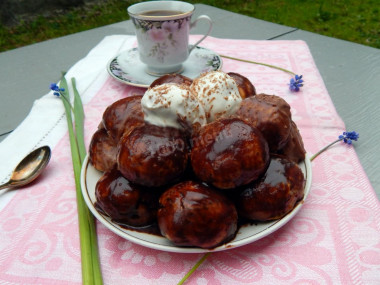 Capercaillie's Nest cake with sour cream