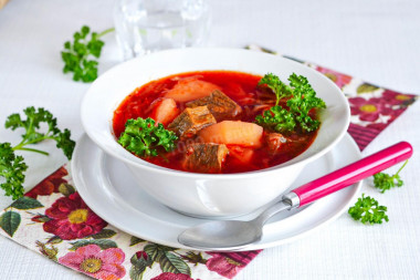 Classic borscht with beef