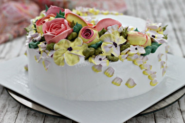 Strawberry cake with gelatin and coconut chips