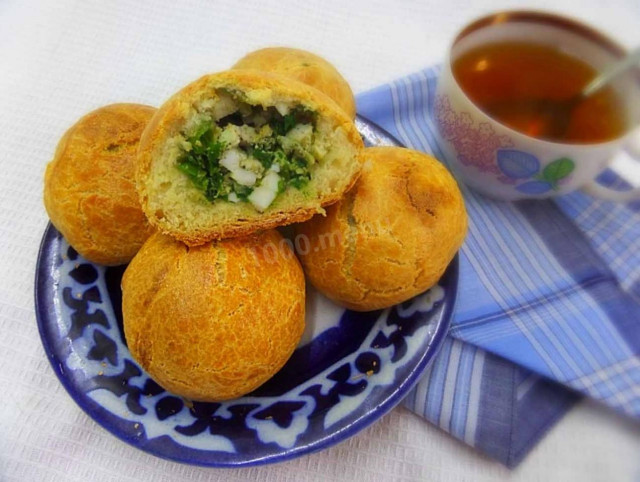 Buns with eggs and herbs on curdled milk