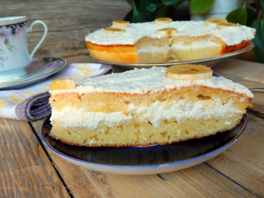 Banana-curd mannik cake on kefir