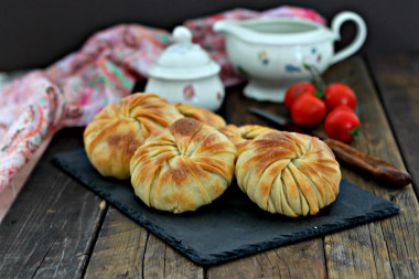 Samsa with potatoes and minced meat