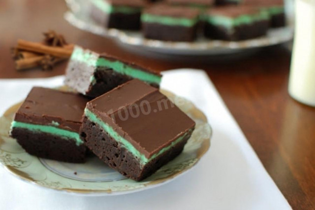 Mint brownies with chocolate frosting