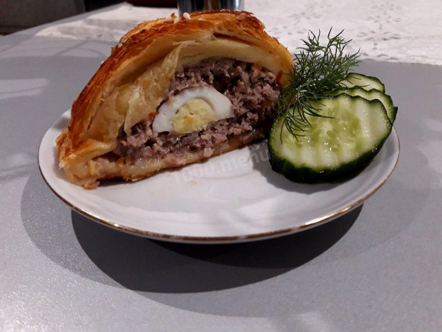 Meat pie with an egg inside