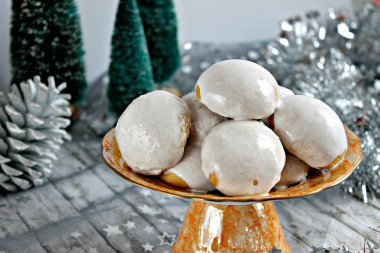 Honey gingerbread with New Year's glaze