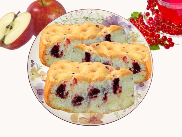 Sponge cake with frozen berries