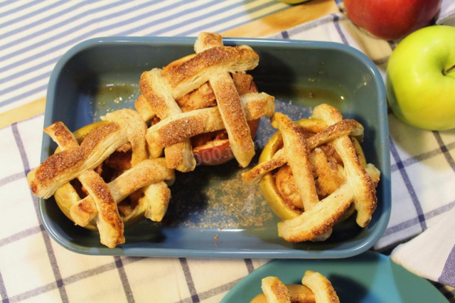 Baked apple with honey and cinnamon