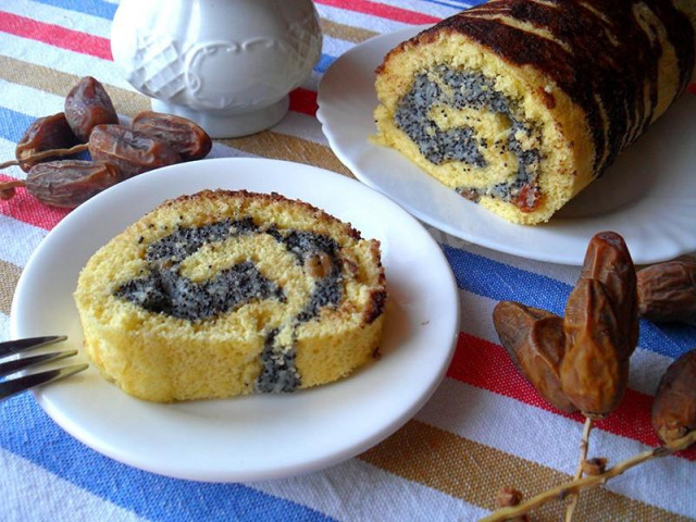 Poppy seed roll with yeast-free dough