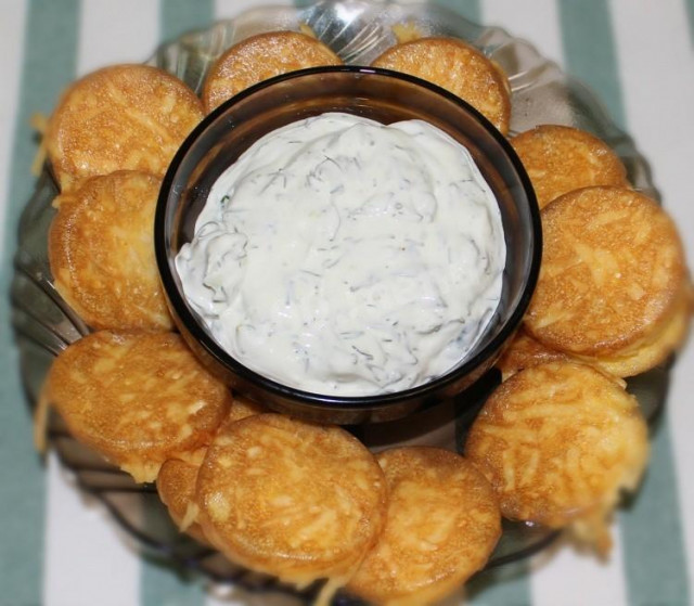 Cheese chips with greens