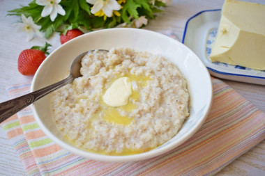 Barley porridge in a slow cooker with milk