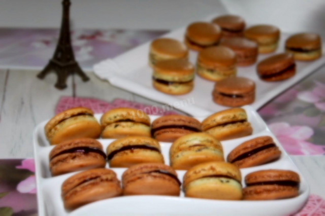 Chocolate macarons