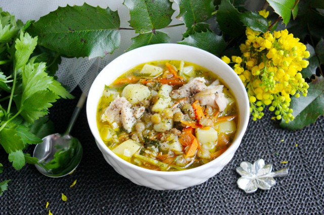 Green lentil soup with chicken