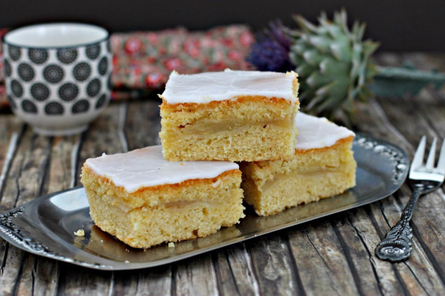 Shortbread pie with icing and apple filling