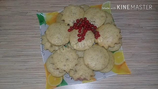 Simple cupcakes with nuts