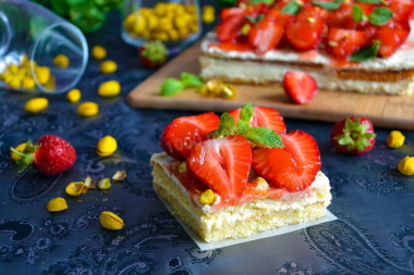 Strawberry and custard cake