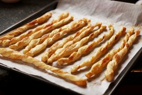 Puff pastry sticks with hard cheese