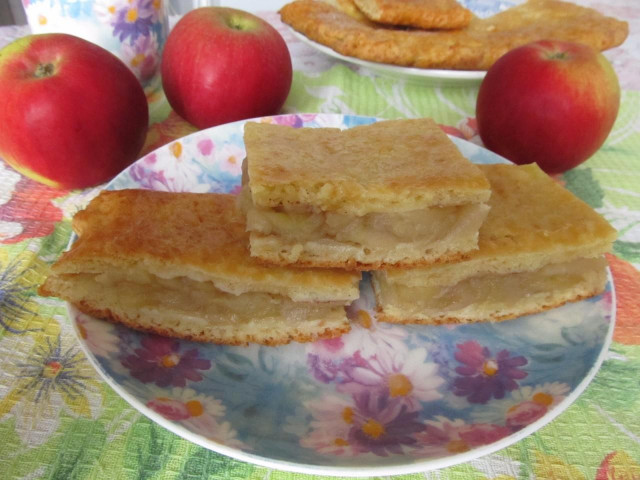 Cottage cheese pie with apples