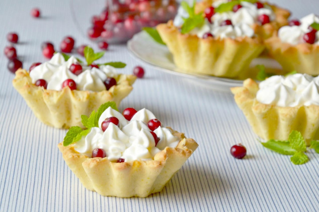 Lemon baskets with cranberries