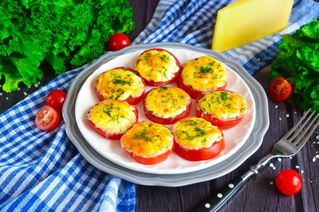 Tomatoes with cheese and garlic in the oven