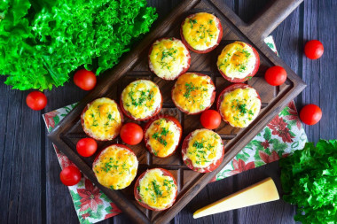 Tomatoes with cheese and garlic in the oven