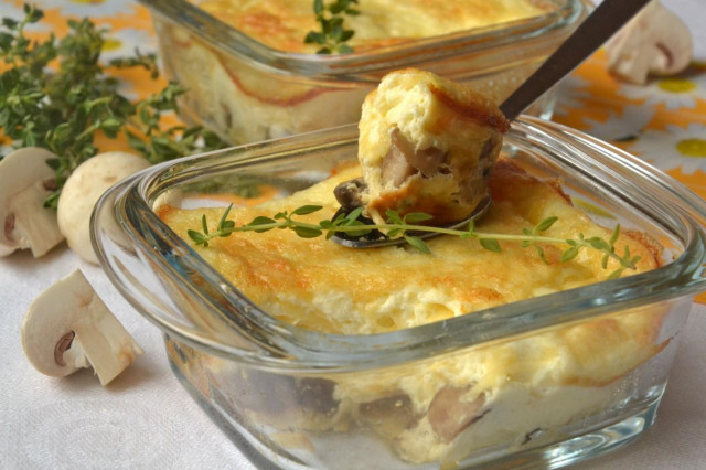 Julienne souffle with champignons