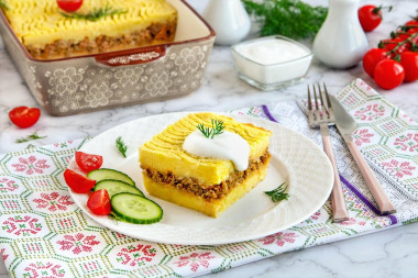 Mashed potatoes with minced meat in the oven